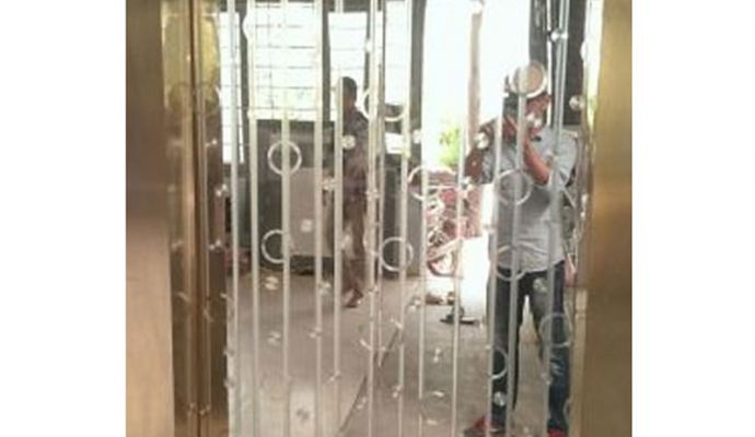 Tấm kẻ tròn vàng